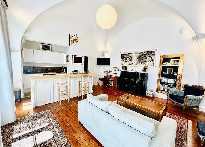 Courbet\'S Bachelor Pad
