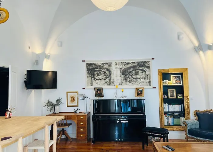 Courbet\'S Bachelor Pad