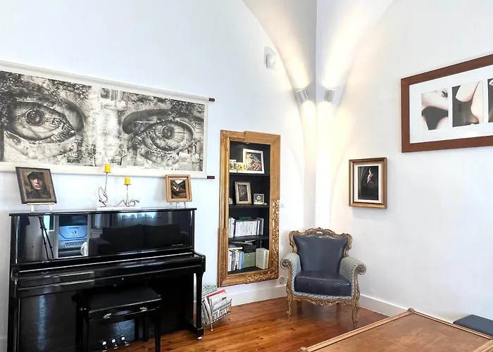 Courbet\'S Bachelor Pad